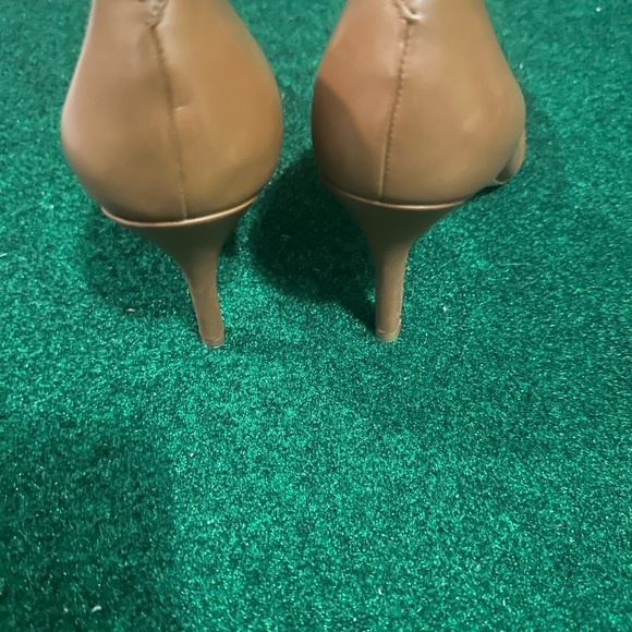 Beautiful shoes - Picture 2 of 5